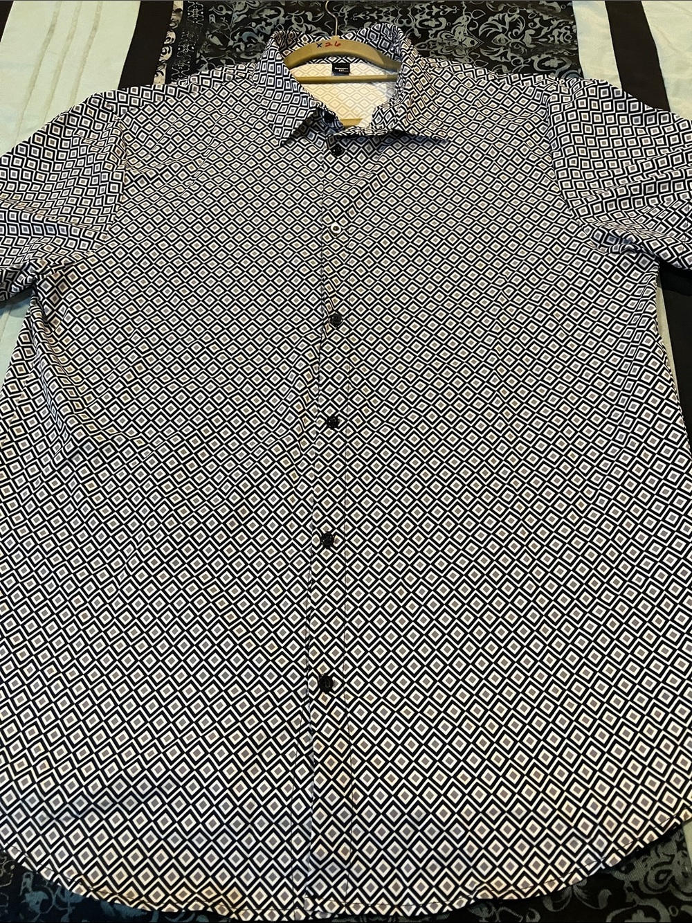 MANFINITY Men's Short-Sleeve Geometric Button-Up Shirt - Black & White